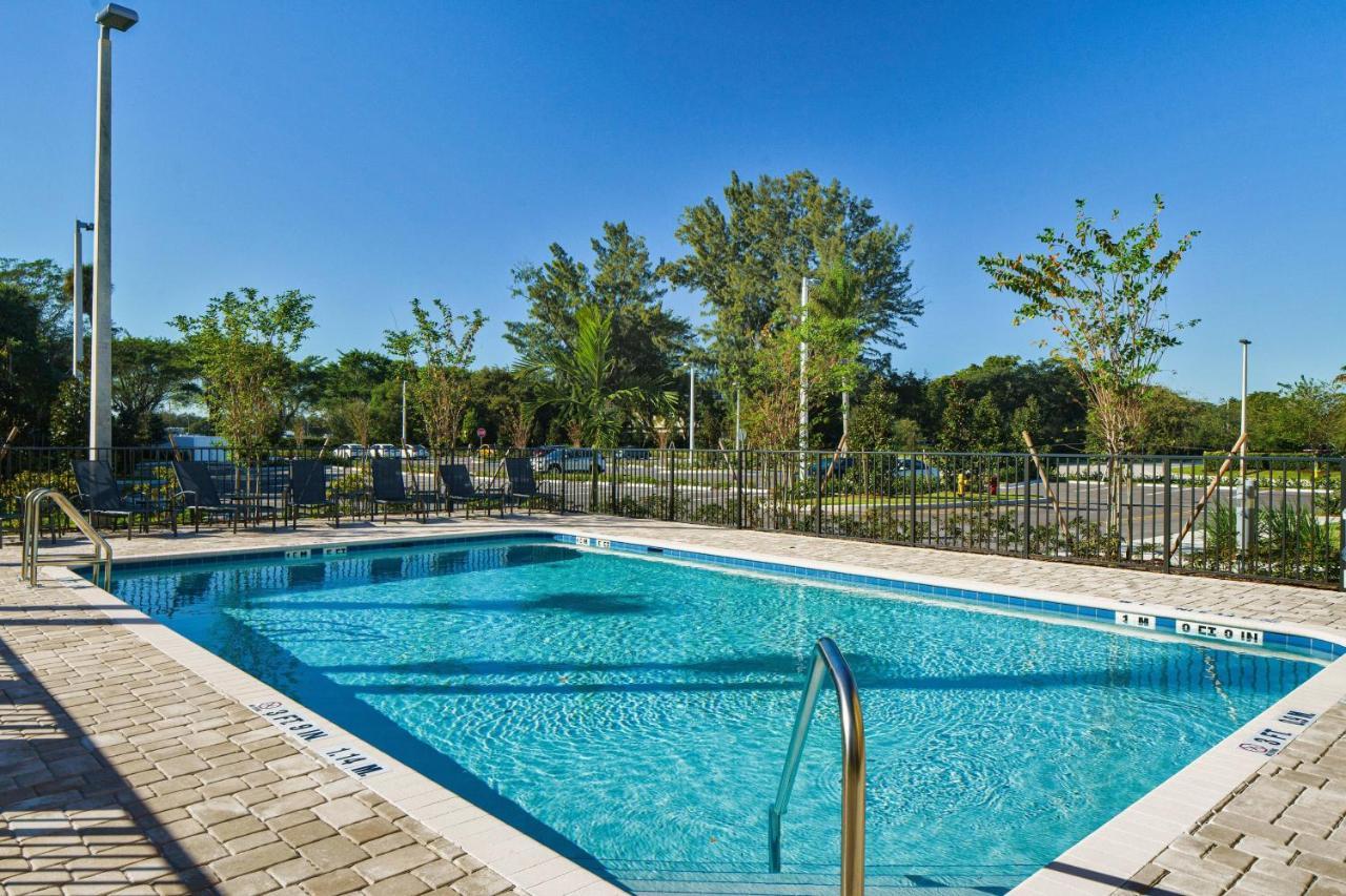 Fairfield By Marriott Inn & Suites Deerfield Beach Boca Raton Exterior photo